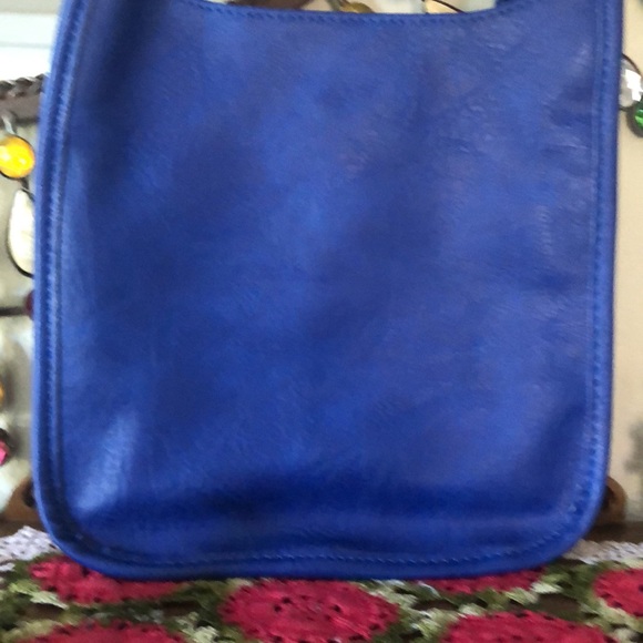 NWT Ahdorned Faux Leather Messenger Crossbody w/ 2 Fashion Straps - Picture 3 of 6